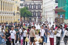 旅客人均消費2,293元按年跌24%